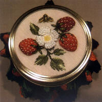 Strawberry Topper - Brazilian Embroidery Design