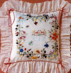 Brazilian Embroidery Design: JDR Advanced Pillow